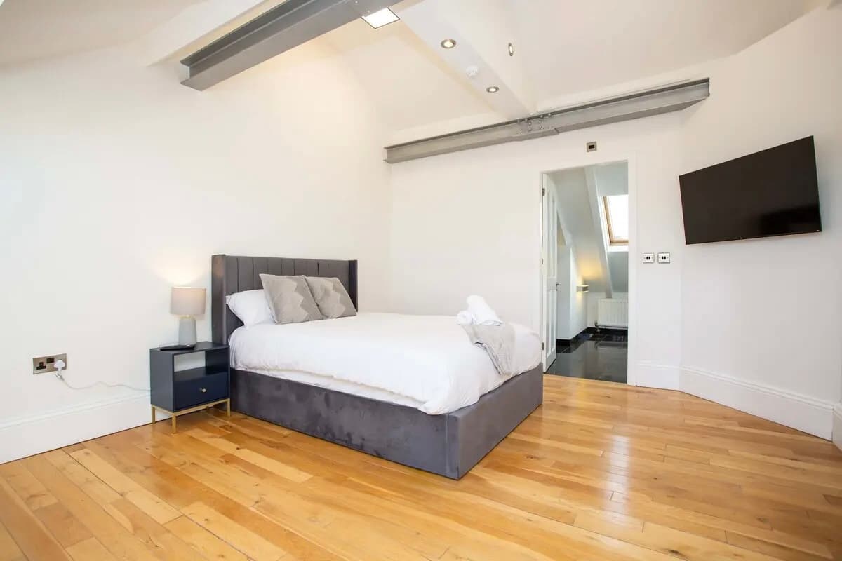 5 Bedroom House
