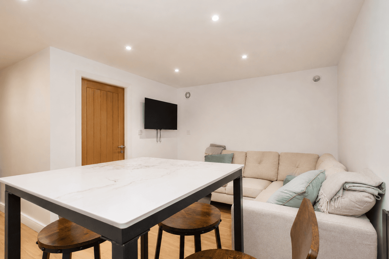 6 Bedroom House