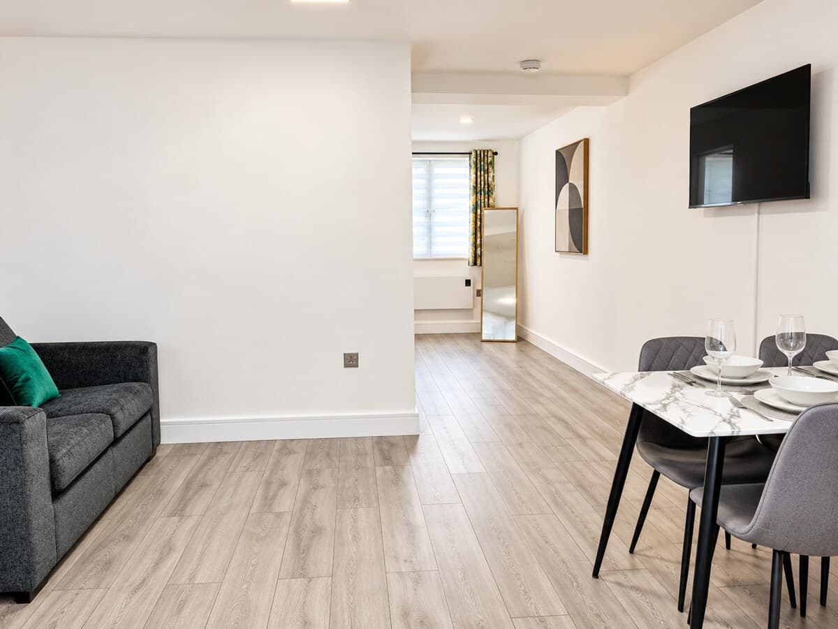 1 Bedroom Apartment