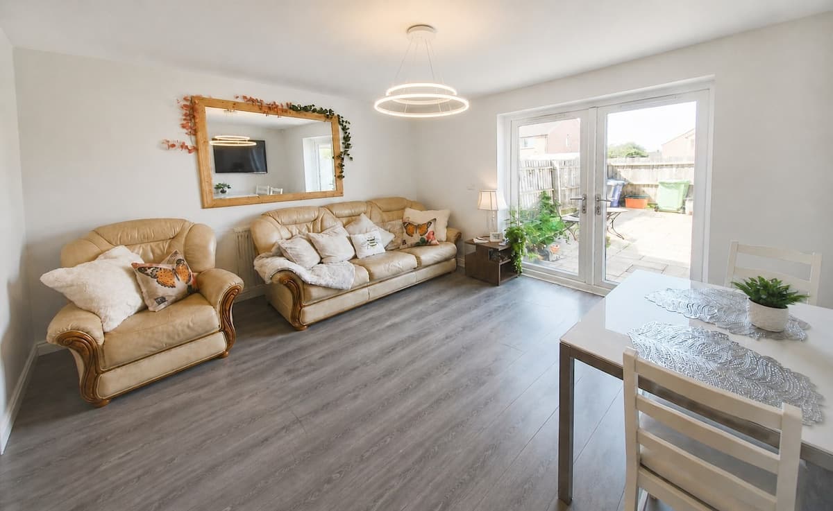 8 Bedroom Townhouse